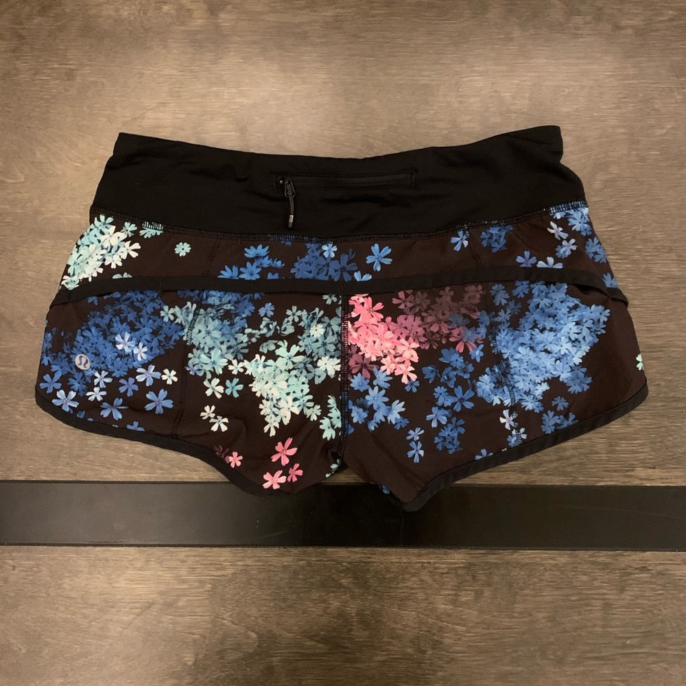 Lululemon Speed Shorts Size 4 - image 2